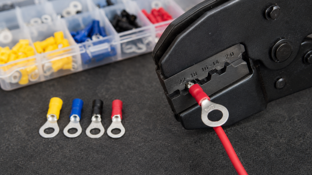 Ratchet crimping tool with ring terminals for 12V wiring